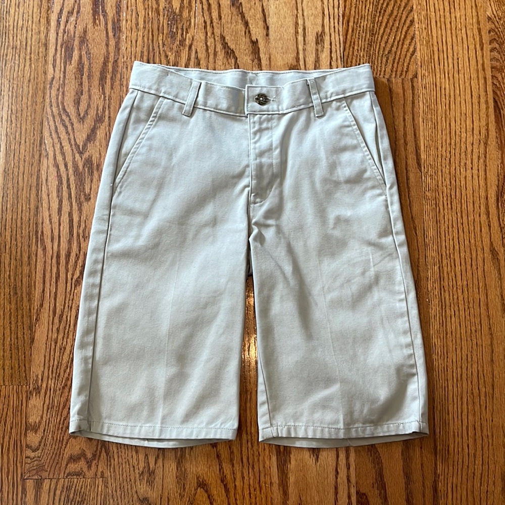 Boys Izod Khaki Shorts (size: 12) - Picture 1 of 3